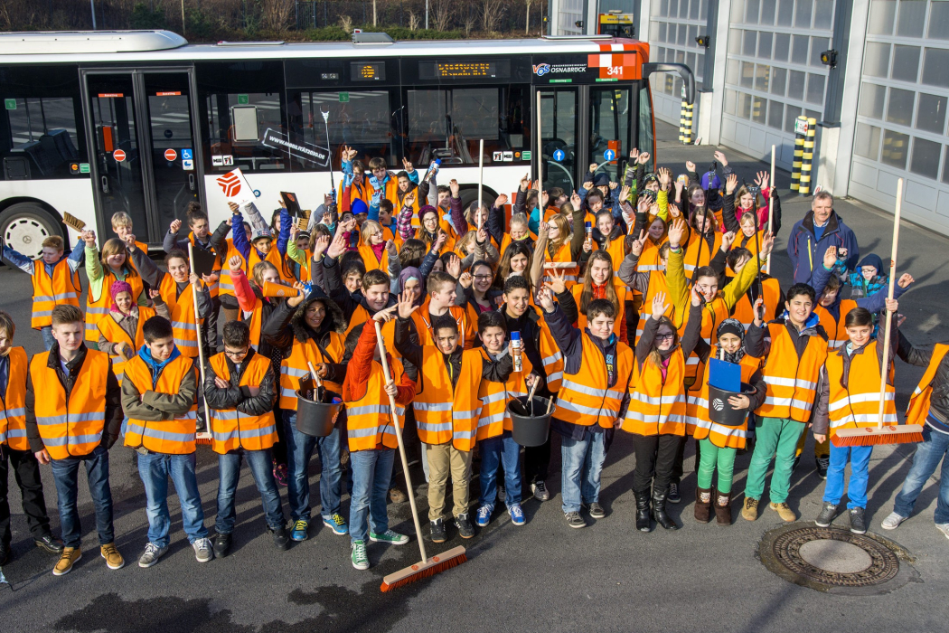 Setzen Sich Für Eine Bessere Qualität An Haltestellen Ein - Schülerinnen Und Schüler Von Vier Osnabrücker Schulen.