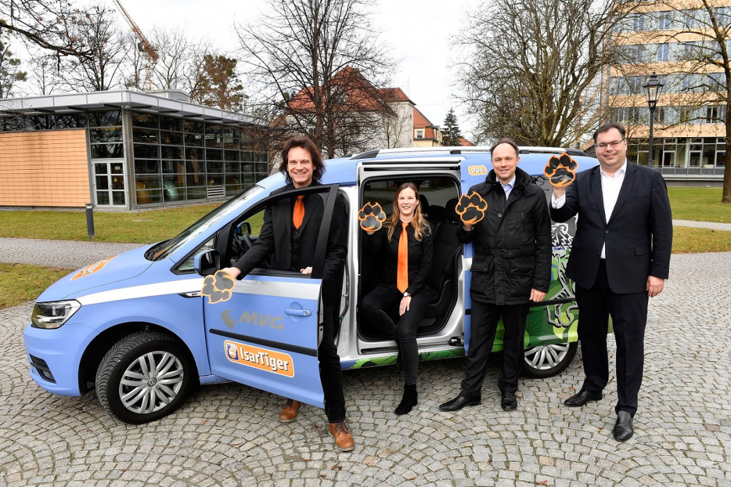 Von Links: Projektleiter Andreas Steinbeißer, Verena Schormüller Aus Dem Projektteam, Ralf Willrett (leiter Mobilitätsmanagement) Und Mvg-chef Ingo Wortmann (bild: Swm/mvg).