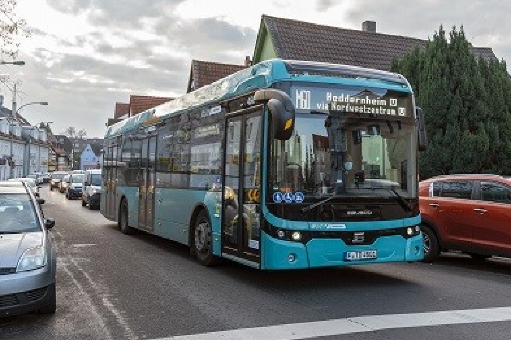 Metrobuslinie M60 in Frankfurt mit E-Bus (Bild: traffiQ / Vogler)