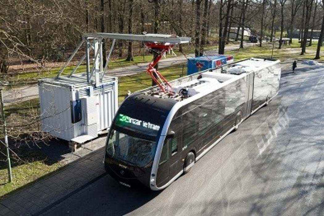 Im Rahmen des EU-Projektes ASSURED haben vier E-Bus-Typen in Osnabrück unterschiedliche Ladelösungen getestet, u.a. der spanische Irizar am Waldfriedhof Dodesheide (Bild: Stadtwerke Osnabrück / Uwe Lewandowski).