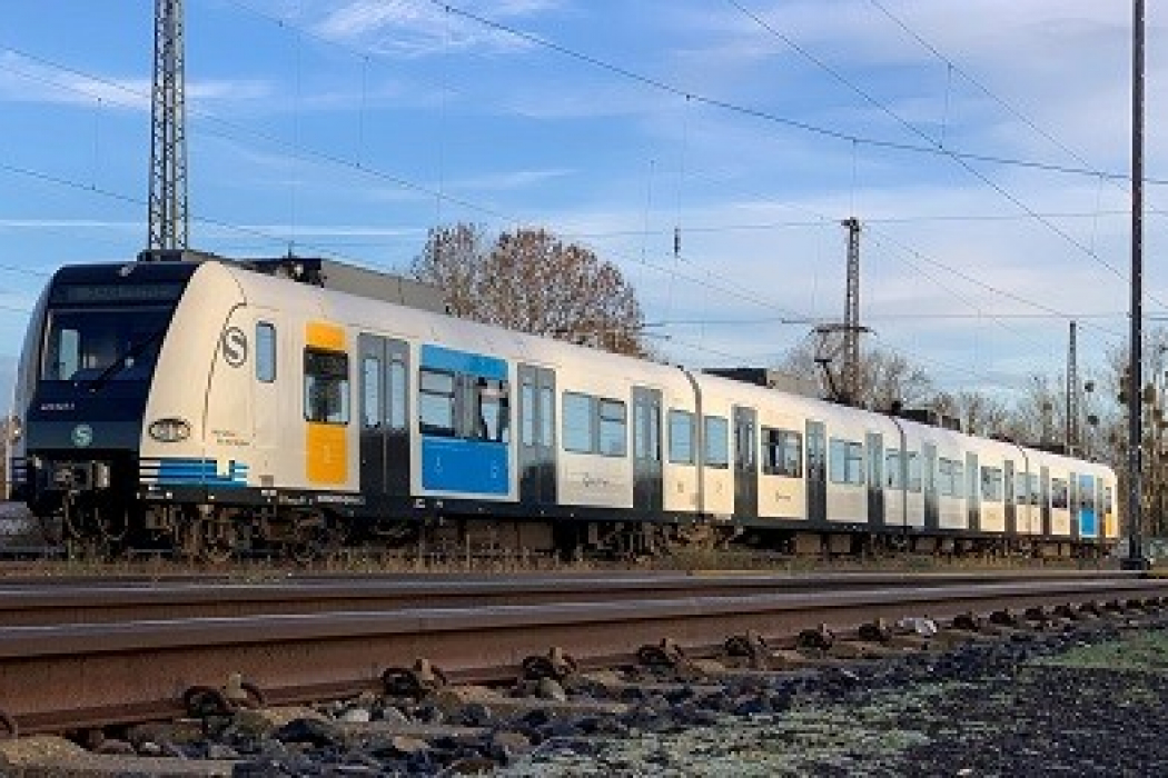 Zug der BR 423 im Großraum Stuttgart (Bild: Alstom / Dominik Schleuter)