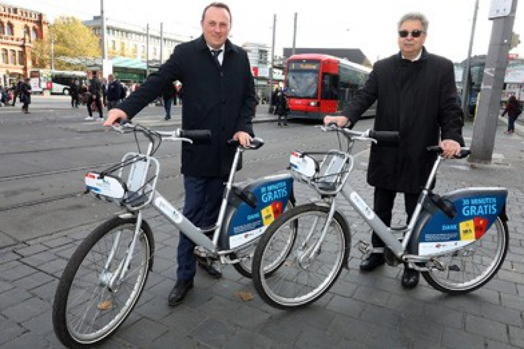 Seit mehr als drei Jahren öffnen die gelben MIA- und MIAplus-Karten nicht nur die Türen von Bussen und Straßenbahnen, sondern auch die Schlösser der WK-Bikes in Bremen und Umgebung. Und das sogar ohne zusätzliche Kosten für 30 Minuten pro Ausleihe.