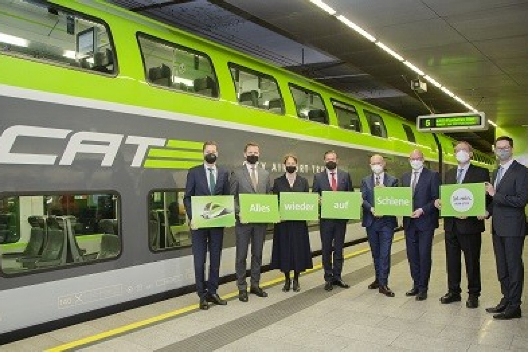 CAT-GF Mag. Michael Forstner, die Vorstände der ÖBB-Personenverkehr AG, Mag. Heinz Freunschlag und Dr. Sabine Stock, Finanzstadtrat Peter Hanke, der Geschäftsführer des WienTourismus Norbert Kettner, Flughafen Wien AG-Vorstände Mag. Julian Jäger und Dr. Günther Ofner und CAT-GF Mag. Christoph Korherr (Bild: CAT / Hammerschmid)