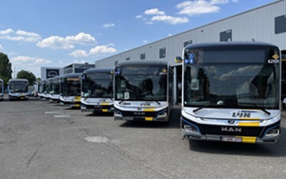 Der private belgische Busbetreiber Hansea hat bei MAN Truck & Bus 181 weitere eBusse geordert – und stockt damit seine Flotte auf insgesamt 271 der vollelektrischen Stadtbusse auf.