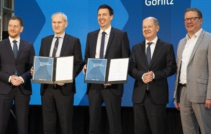 Präsentation der Rahmenvereinbarung zur Übernahme des Standorts Görlitz durch KNDS mit Bundeskanzler Olaf Scholz und dem sächsischen Ministerpräsidenten Michael Kretschmer (Bild: Alstom)