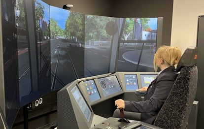 An den Schnuppertagen können sich Interessierte selbst am Fahrsimulator ausprobieren (Bild: VAG / Barbara Lohss)